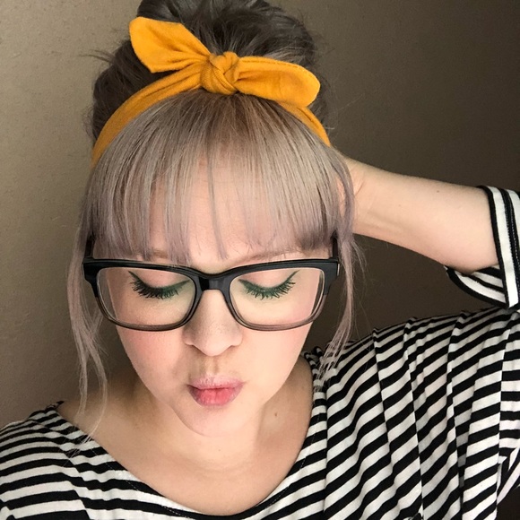 Meet Your Posher! - Picture 4 of 5